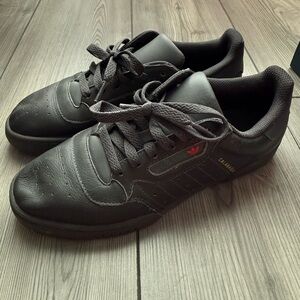 Adidas Calabasas men’s 6 women 7